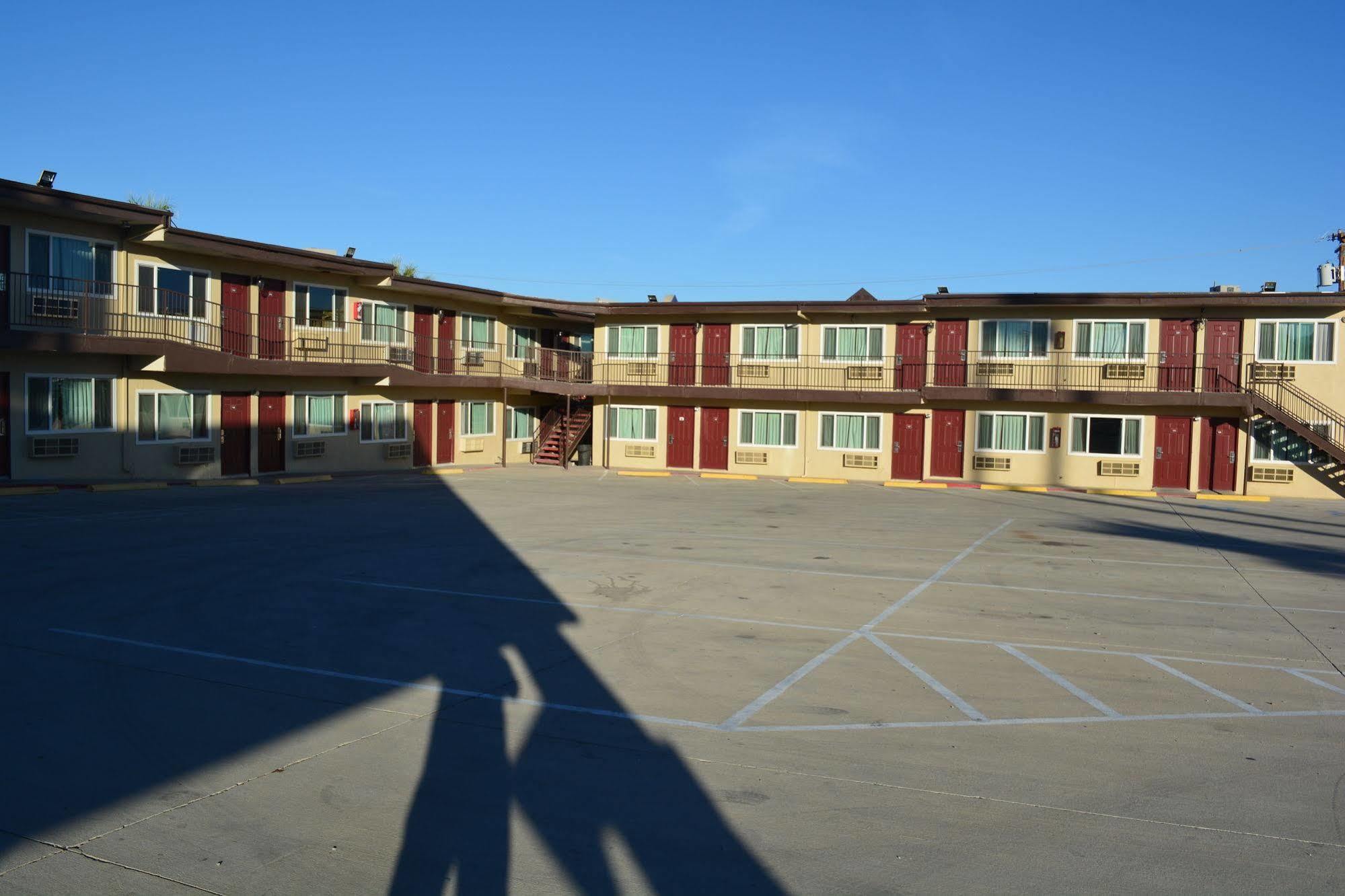 Red Roof Inn Needles Exterior photo
